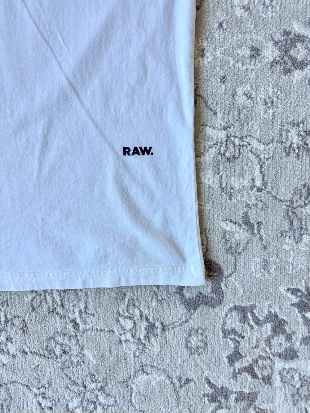 G-Star Raw White Tee with Large Black & Navy Graphic - 100% Cotton - Size M - Picture 7 of 7
